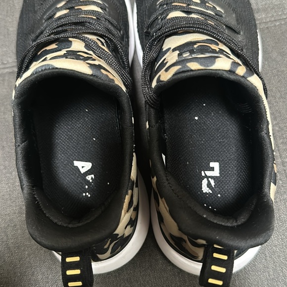 APL trainers - Picture 4 of 6